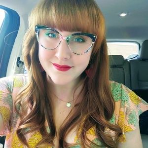 Meet your Posher, Carly